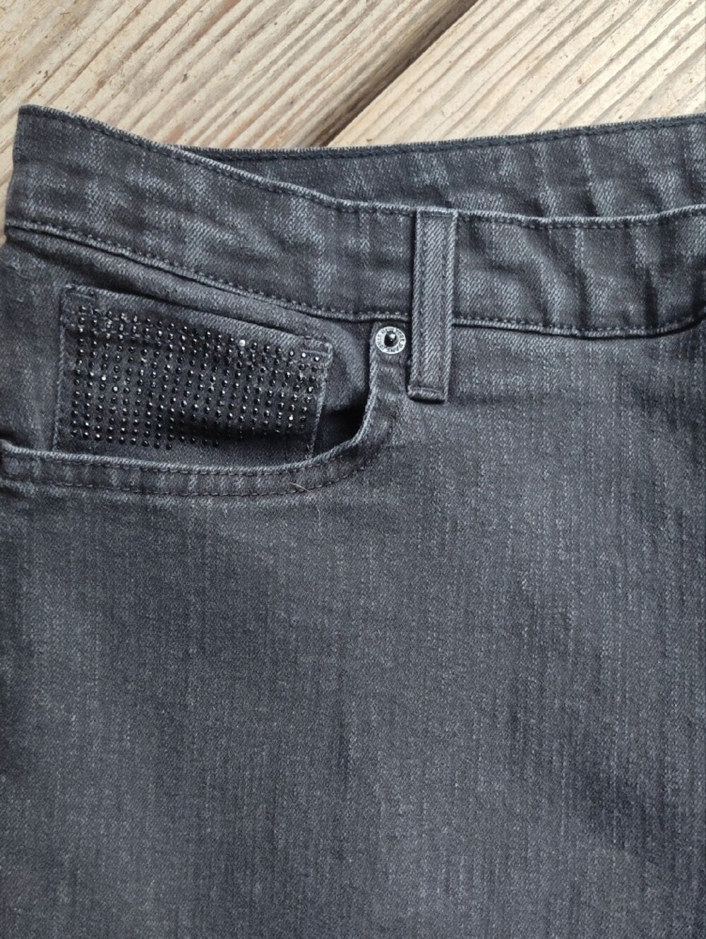 Jones New York Straight Leg Jeans With Bleached AREA ON BACK OF HEM 20W - Picture 3 of 10